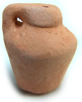 Produktbild von Miniatur Krug aus rotem Ton mit 2 Griffen. Größe 1,5 cm. Für Weihnachtskrippe.