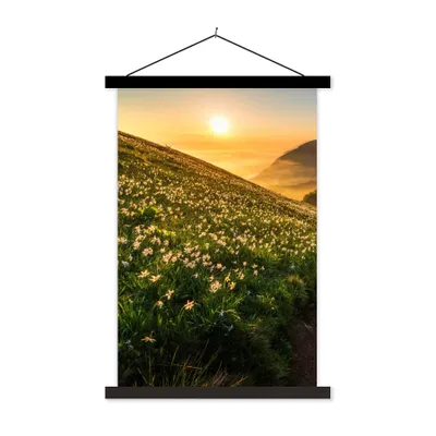 Produktbild von MuchoWow® Textilposter Blumen - Sonne - Berge 60x90 cm mit schwarzem Rahmen - Poster Wohnzimmer