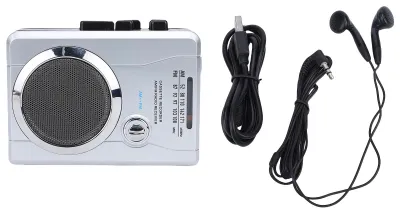 Image de Lecteur-enregistreur cassette portable avec radio AM/FM, haut-parleur intégré, microphone, prise pour casque et fonctionnement sur piles ou par alimentation secteur