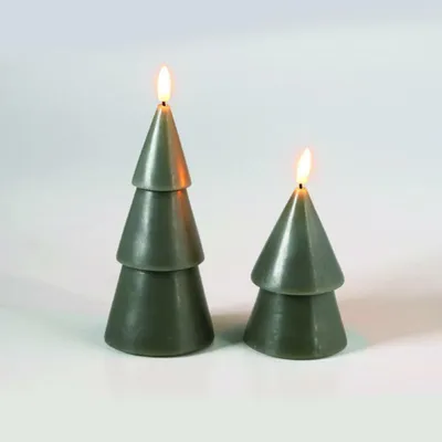 Produktbild von ACA Beleuchtete Weihnachtsdekoration, 2 LED-Wachskerzen in Form eines Baumes, warmweißes Licht, batteriebetrieben (2xAAA), Schutzart IP20, 7,8 x 15,5 cm, 8,2 x 21 cm, X0721191