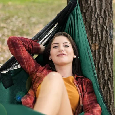 Produktbild von Famanu Outdoor-Hängematte mit Moskitonetz - ultraleicht, atmungsaktiv, schnell trocknend, grün