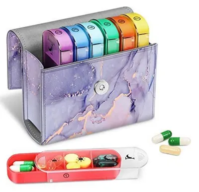 Zdjęcie produktu dla Pudełko na tabletki na 7 dni, 4 przegródki, imitacja skóry , fioletowy marmur