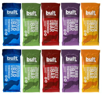 Produktbild von BULT | Protein Bar Hundesnacks Mix 6 Sorten - Hundeleckerli Beutel 10x75 g - Lamm, Ente, Kaninchen, Rind, Kalmar, Ziege - weich - 86% Fleischanteil