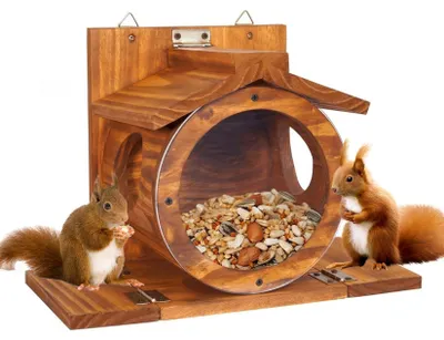 Imagen del producto de Omgoods: Casita de madera para alimentar ardillas, resistente a la intemperie