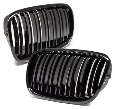 Zdjęcie produktu dla Podwójne osłony chłodnicy do BMW X5/X6 (E70/E71/E72) 2007–2014, lakierowane na czarno z wysokim połyskiem