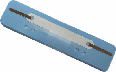 Produktbild von Q-Connect® 2012500510 Heftstreifen Kunststoff, kurz - Deckleiste aus Kunststoff, hellblau, 25 Stück