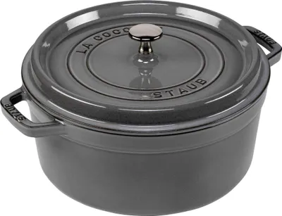 Produktbild von Staub Cocotte, Gusseisen, Graphitgrau, Rund, Ø 26 cm, 5,25 L, H 16,7 cm (ohne Deckel 11,8 cm), 5,7 kg, Boden Ø 21,7 cm, L 32,7 cm, Induktionsgeeignet, Emaille-Innenbeschichtung, Tropfenstruktur, Spülmaschinenfest, Backofen- & Gefriergeeignet, Modell 1102618