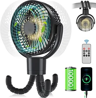 Produktbild von 360° Oszillation Ventilator Kinderwagen mit Fernbedienung, 10000mAh Akku Mini Tischventilator 4-Stufen, Leise Tragbare Camping USB Fan LED Licht,