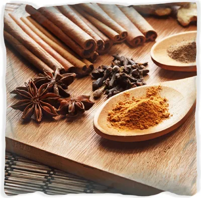 Produktbild von Wallario Premium Kissen, weiche Oberfläche, mit Motiv Kräuter und Gewürze auf Holzlöffeln, Größe: 40 x 40 cm, mit weißer Rückseite