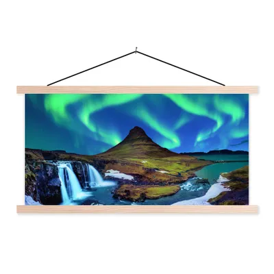 Produktbild von MuchoWow® Textilposter Nordlicht - Sternenhimmel - Island - Berg - Grün - Wasserfall - See 120x60 cm mit holzfarbenen Rahmen - Klemmleiste