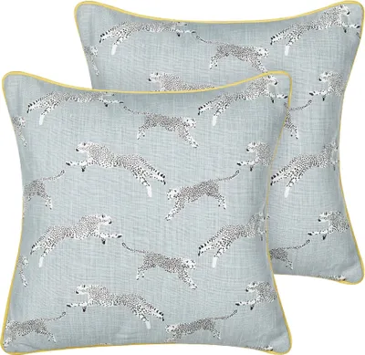 Produktbild von BELIANI Dekokissen 2er Set Grau aus Baumwolle 45 x 45 cm Quadratisch Gerpardenmuster Tiermotiv für Bett Sofa Kinderzimmer Schlafzimmer Wohnzimmer