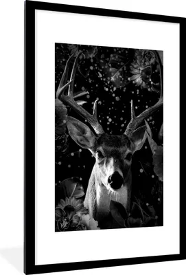 Produktbild von MuchoWow® Gerahmtes Poster Botanische Hirsche mit hellen Kugeln auf dunklem Hintergrund - schwarz und weiß 60x90 cm - Poster mit Schwarzem Bilderrahmen Wandposter Rahmen Foto Bilder - Dekoration - Wandposter Wohnzimmer - Hochwertig