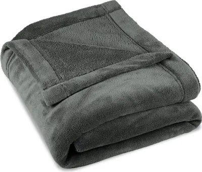 Produktbild von CelinaTex Flauschige Kuscheldecke 150 x 200 cm grau Decke Sofa warm Wohndecke weich Mikrofaser Fleece  Montreal
