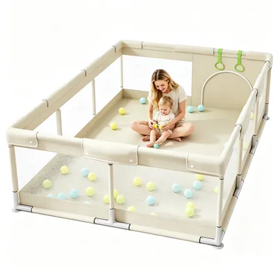 Productafbeelding van Babylooprek 120x180 cm, looprek voor 2 kinderen – verstevigd stalen frame, antislipzuignappen, beklede handgreep, 2 speelringen, beige