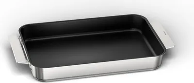 A roasting pan with black non-stick interior and silver exterior.