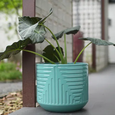 Image de Grand pot en céramique, diamètre 42 cm, idéal pour l'intérieur et l'extérieur, résistant au gel. Pot en grès émaillé à la main, avec trou de drainage. Motifs géométriques en relief, turquoise et vert