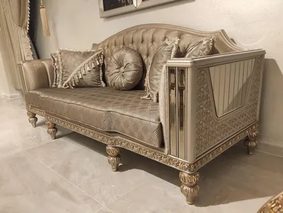 Produktbild von Casa Padrino Luxus Barock Sofa Gold / Grau / Gold - Prunkvolles Wohnzimmer Sofa - Barockstil Wohnzimmer Möbel - Barock Einrichtung - Luxus Möbel im Barockstil - Edel & Prunkvoll