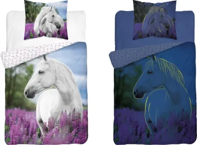 Two sets of bedding with horse motifs, one in daylight and one in a darker, glowing effect.
