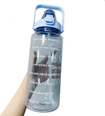 Zdjęcie produktu dla Niebieska butelka sportowa o pojemności 2 l z zamknięciem zatrzaskowym i słomką