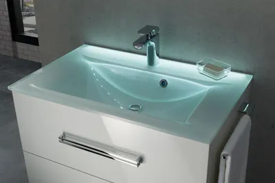 Zdjęcie produktu dla Oświetlenie umywalki z czujnikiem ruchu Oświetlenie LED może być używane z naszymi szklanymi umywalkami 80 cm Zasilane bateryjnie, dlatego nie wymaga podłączenia do zasilania (opcja)