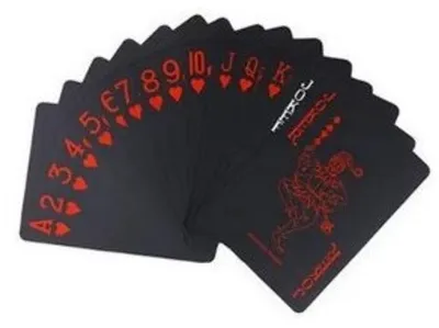 Produktbild von Go Go Gadget – Spielkarten – Pokerkarten – wasserfest – Reisespiel – 1 Set – Schwarz/Rot