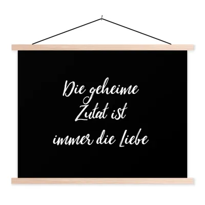 Produktbild von MuchoWow® Textilposter Zitate - Die geheime Zutat ist immer die Liebe - Sprichwörter - Kochen 40x30 cm mit holzfarbenen Rahmen - Bilder