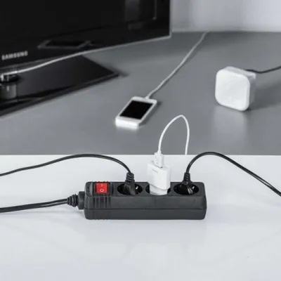 Produktbild von Hama 00108816 Spannungsschutz Schwarz 3 AC-Ausgänge 230 V 3 m