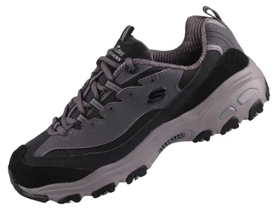Auf dem Bild ist ein schwarzer Freizeitschuh zu sehen der eine weiße Sohle hat. Man sieht den Schuh von der seitlichen linken Seite.