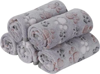 Image de Couvertures en peluche pour petits chiens et chats, lot de 5 pièces en polaire douce, lavables, colorées, motif « pattes de chat », plaids pour chiens, couvertures de compagnie (60 x 40 cm)