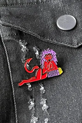 Image de Pin's Killstar - Pin's SheDevil en émail