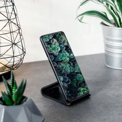 Produktbild von kalibri Handy Halterung Smartphone Ständer - Universal Halter kompatibel mit iPhone Samsung iPad Tablet u.a. - Tisch Stand Dock in Echtholz Schwarz