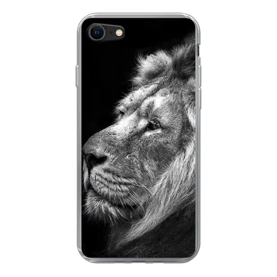 Produktbild von MuchoWow® Handyhülle Schutzhülle Hülle für iPhone 8 Löwe vor schwarzem Hintergrund in schwarz und weiß Silikon Softcase Handy Hülle - Schutzhaube