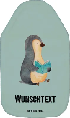 Produktbild von Mr. & Mrs. Panda Personalisierte Wärmflasche Pinguin Buch - Eisblau - Personalisierte Geschenke, Personalisierter Wärmflaschenbezug, Kinderwärmflasche mit Namen, Lesen