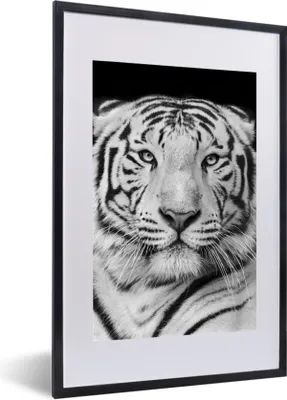 Produktbild von MuchoWow® Gerahmtes Poster Tiger - Schwarz - Weiß - Porträt - Tiere 40x60 cm - Poster mit Schwarzem Bilderrahmen Wandposter Rahmen Foto Bilder - Poster in Rahmen