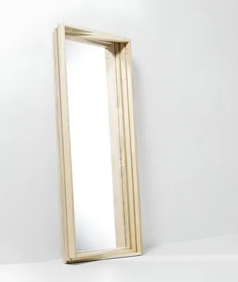 Zdjęcie produktu dla Nowoczesne lustro z drewnianą ramą o minimalistycznym designie
