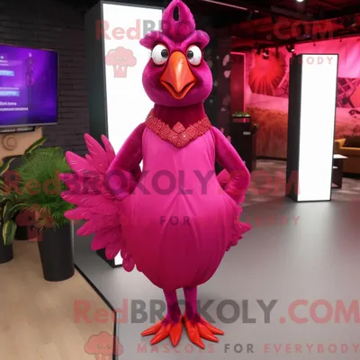 Produktbild von Maskottchenfigur REDBROKOLY eines magentafarbenen Tandoori-Huhns mit Abendkleid und Fliege