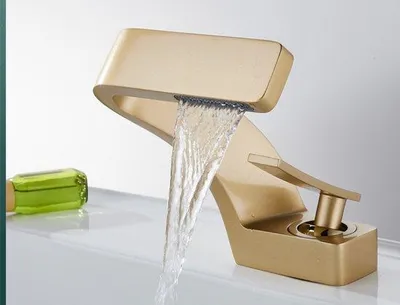 Produktbild von Famanu Waschbeckenarmatur Moderne Badarmatur Gold Einhebelmischer mit Wasserfallfunktion