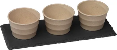 Produktbild von 4-teiliges Schälchenset aus Bambus auf einem Schieferbrett / Snackschalen