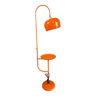 Produktbild von Orangefarbene Metall-Stehlampe von Gorkie, mit E27-Fassung und Verstellbarem Lampenschirm