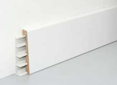 Produktbild von Neuhofer Fußleiste 240 cm x 92 x 24 mm weiß