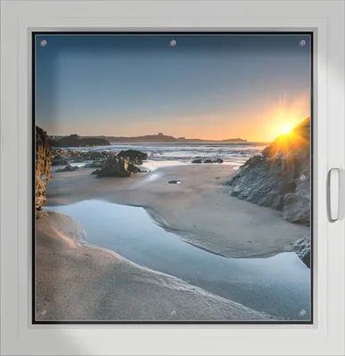 Produktbild von Wallario Lichtschutzbild, Dekorativer Sichtschutz Sonnenschutz 96 x 100 cm mit Motiv: Sonnenuntergang hinter einem Felsen am Strand - Verdunklung ohne Bohren