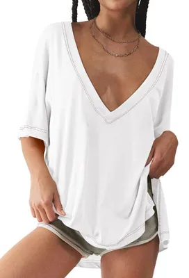 Produktbild von Oversized Damen-T-Shirt, tiefer V-Ausschnitt, lockere Passform, Seitenschlitze.