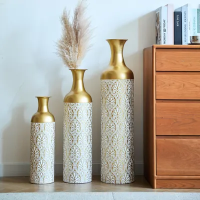 Produktbild von okwish 3-teiliges Metallvasen Standvasen-Set Blumenvase Dekovase,Hohe Übertöpfe für Pflanzen,mit weißen Muster Vintage Deko für Zuhause,Gold