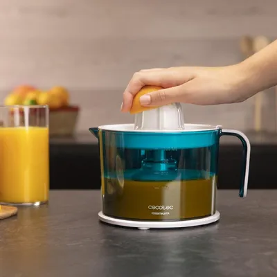 Produktbild von Cecotec EssentialVita Adjust White 40 W Entsafter mit einstellbarem Zellstofffilter, zwei abnehmbaren Kegeln unterschiedlicher Größe, tropffreier Düse und spülmaschinenfest.
