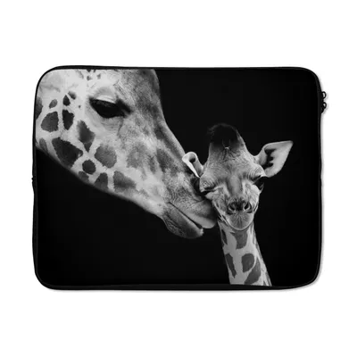 Produktbild von MuchoWow® Laptop Hülle 17 Zoll Laptoptasche Tiere - Schwarz - Weiß - Giraffe - Porträt - Zipper - Schutzabdeckung