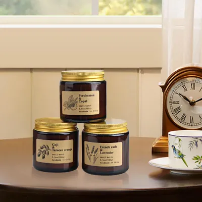 Produktbild von 4er-Pack Duftkerzen-Set aus Sojawachs, Aromatherapie-Kerzen für die Heimdekoration, Geschenkidee für Frauen im Glas mit bernsteinfarbenen Gläsern und Kraftpapierverpackung