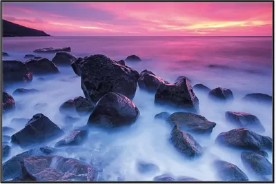 Produktbild von Wallario Wandbild Felsen im Meer bei Sonnenuntergang, Größe: 61 x 91,50 cm, Poster mit schwarzem Aluminiumrahmen