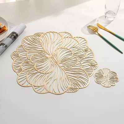 Produktbild von Set von 6 goldenen Platzdeckchen und Untersetzern in Blumenform