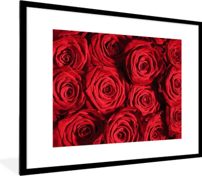 Produktbild von MuchoWow® Gerahmtes Poster Rosen - Rose - Rot 80x60 cm - Poster mit Schwarzem Bilderrahmen Wandposter Rahmen Foto Bilder - Schlafzimmer-Dekorationen - Fotoposter
