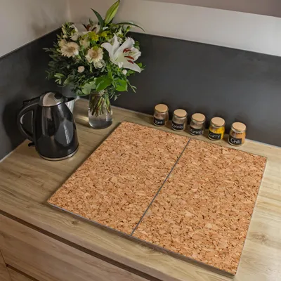 Produktbild von banjado Herdabdeckplatte zweiteilig je 30x52cm groß mit Gummi Abstandshalter, ESG Sicherheitsglas mit Motiv Kork [HAP2 11264]
